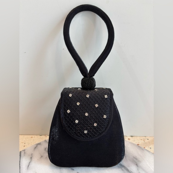 Elegant Black Evening Wristlet Handbag - Picture 2 of 8